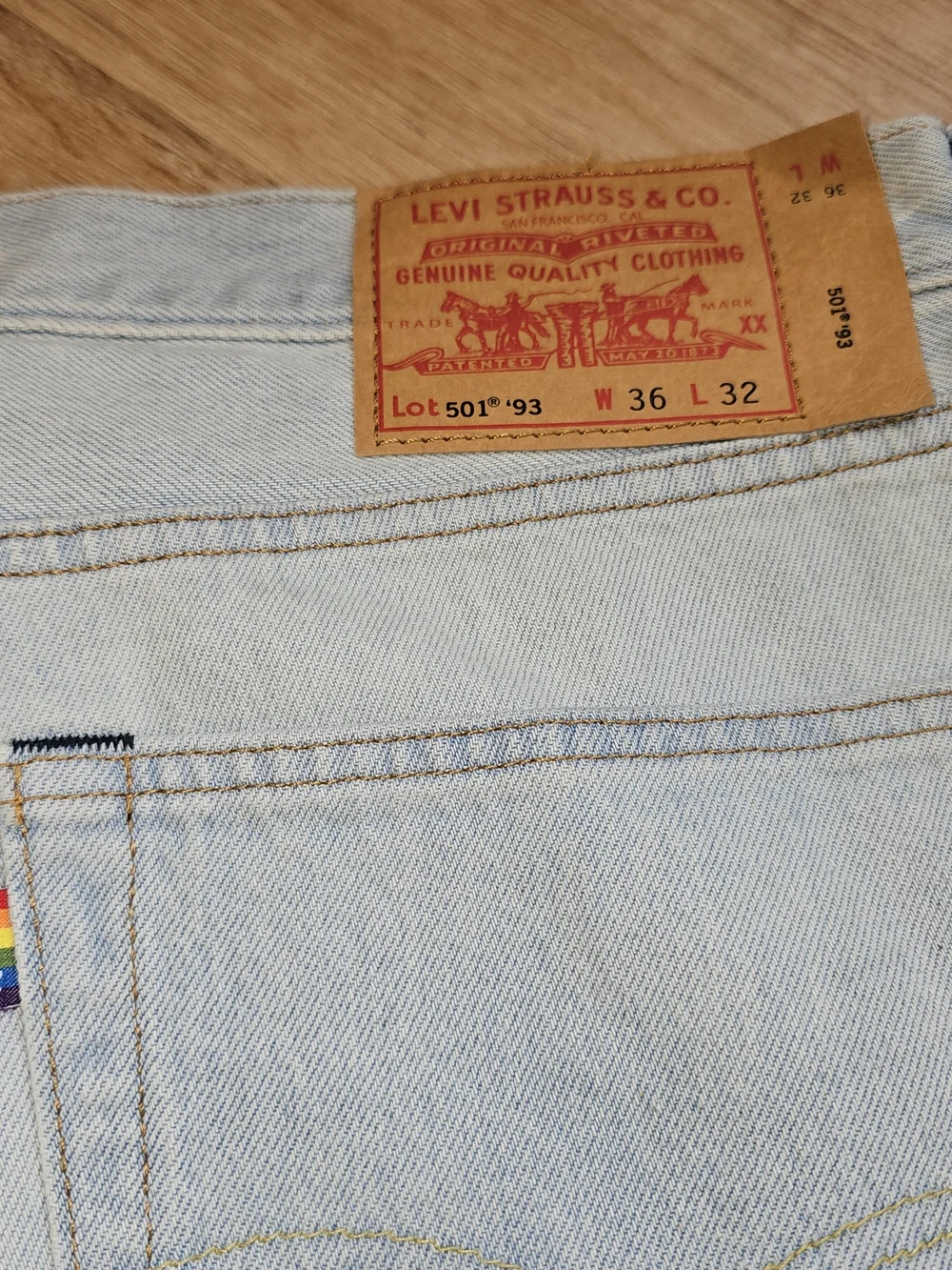 Levi's Light Blue Straight Men's Jeans with Knee Rips
